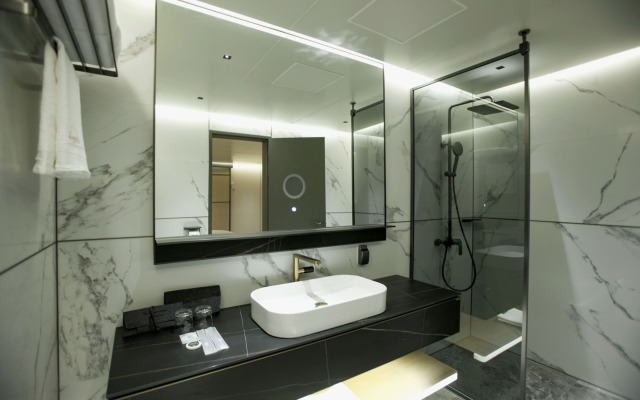 L&L City Hotel