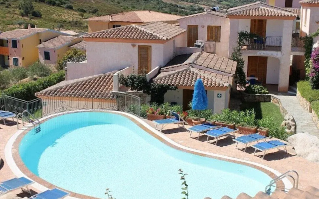 Crystal Pool Village In Tanaunella