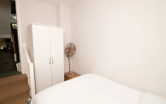 The Angel Place Hideaway - Fair 4bdr House With Terrace