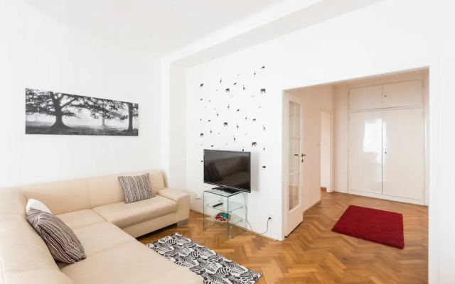 U Nemocenske pojistovny apartment