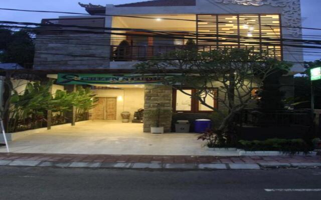 Green Studio Apartment Seminyak