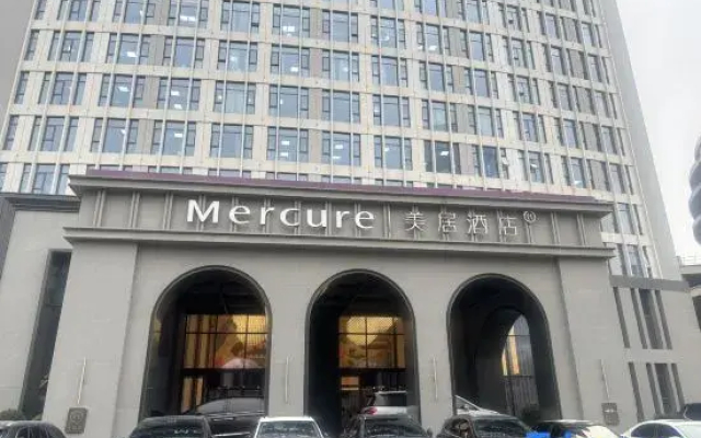 Mercure Hotel (Luoyang Longmen High-Speed Rail Station Municipal Government Branch)