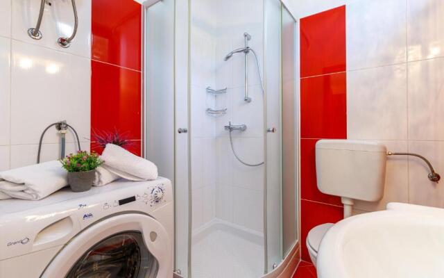 Apartments Kiki 150 METERS TO THE BEACH