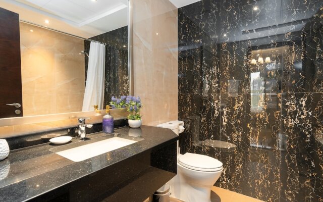 Whitesage - Elite Apartment With Balcony Near Metro Station