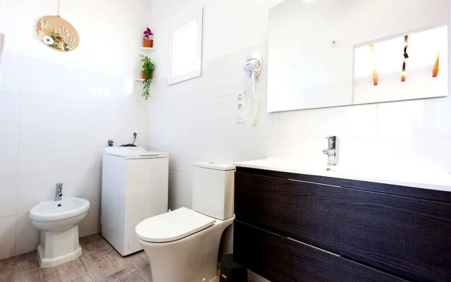 Apartment With air Conditioning, Parking and Wi-fi