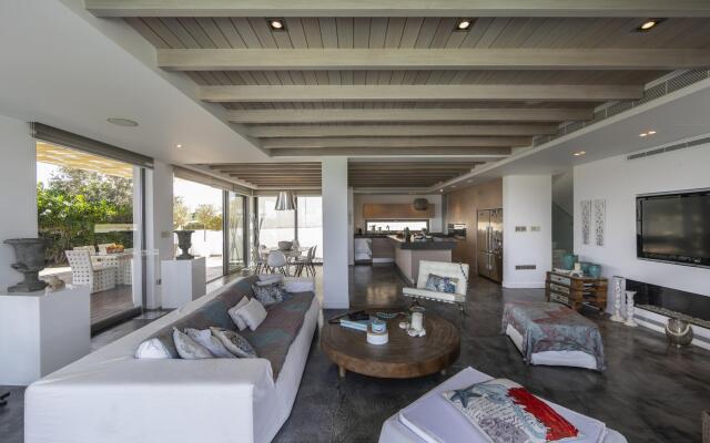 Beachfront Dream Villa
