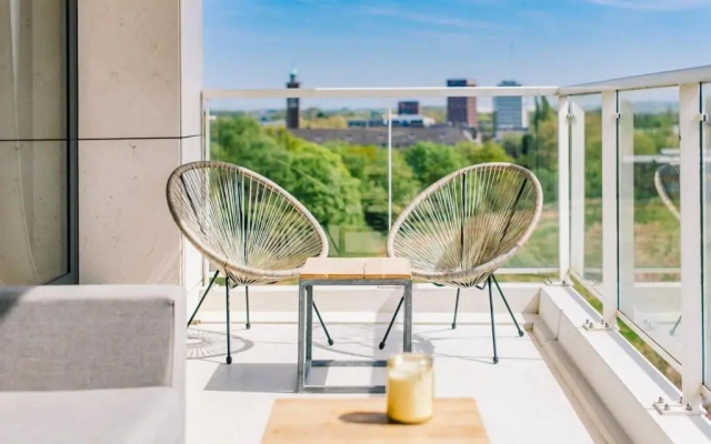 SHS HOMES-LUXE HIGHRISE, 2 BEDROOMS, KITCHEN, FREE PARKING, STUNNING VIEW, LARGE TARRASSE, WORKSPACE, Washer&Drider
