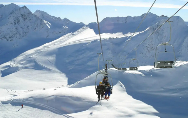 Glacier Hotel Grawand