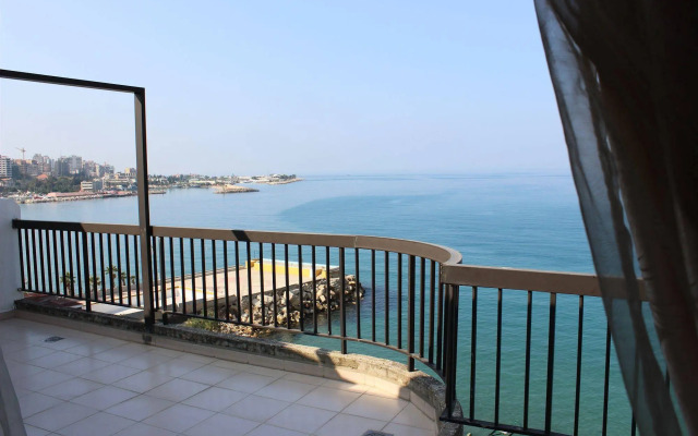 Holiday Suites Hotel And Beach