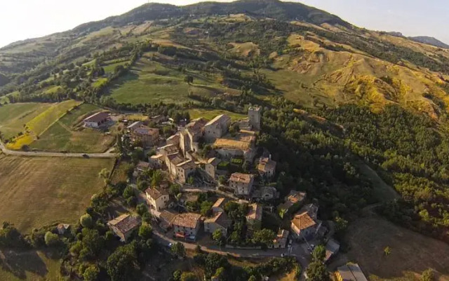 Petrella Guidi Lodge & Historical Hideaway