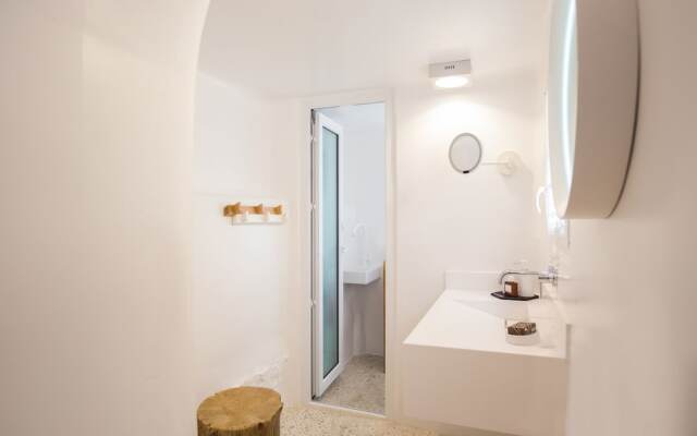 Kallos Villas & Suites