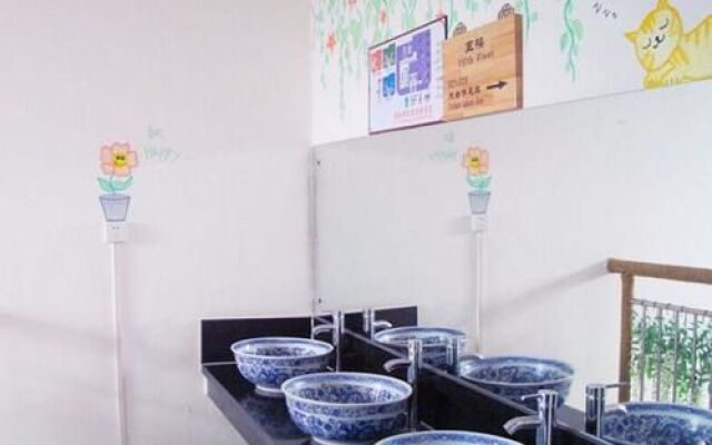 Yanying International Youth Hostel