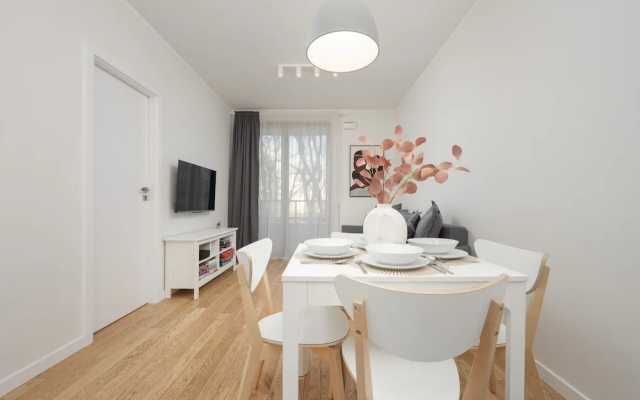 Muranów Apartment Parking by Renters