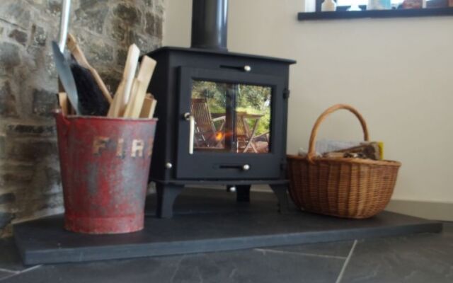 Holiday Home Cae Cwpwl
