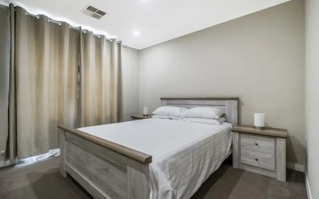 Spacious 4-bed House With Outdoor Area