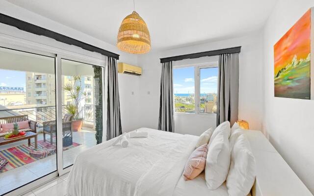 2BR Seaview Penthouse in center