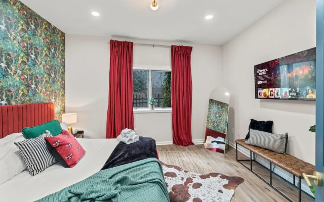Stylish 1BR/2BA Near Liberty Bell