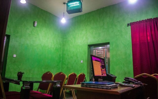 Exquisite Suites & Conference Centre