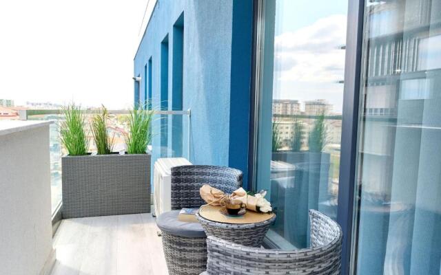 Sunflower 2BR Apartment in Nord10- parking n pool