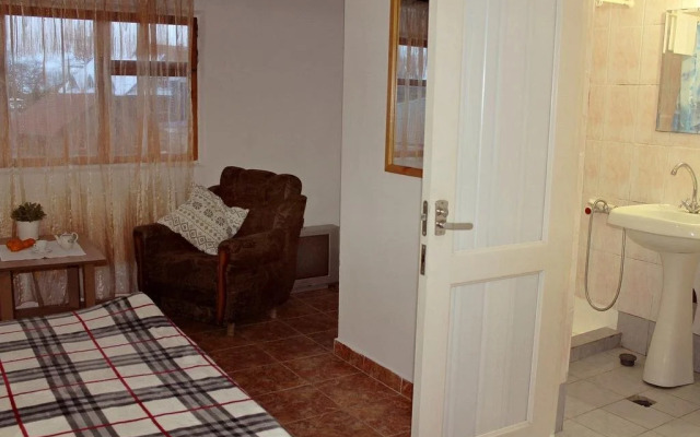 Arian Guest House