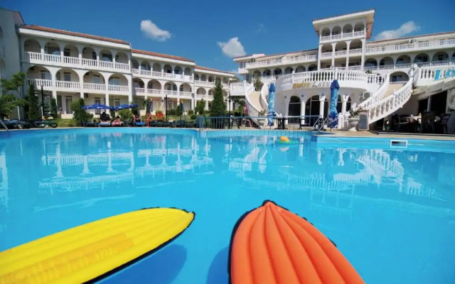 LAZUR 1-5 Apart Complex