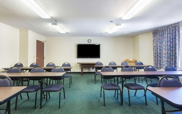 Sleep Inn & Suites Bay View Acme - Travers City