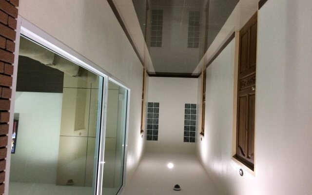 Sutee Mansion