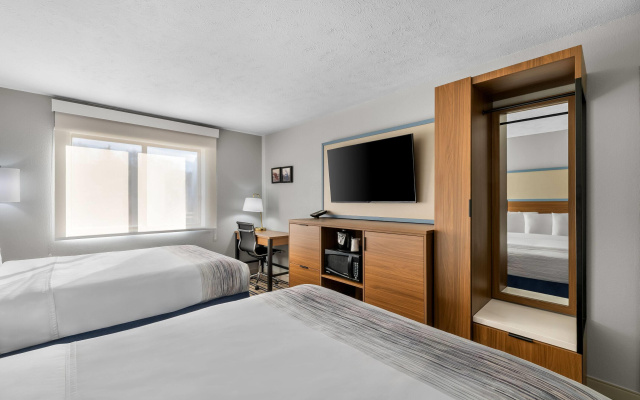 AmericInn by Wyndham Delafield-Waukesha-Milwaukee