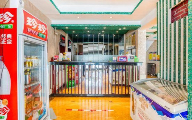 Aiju Hotel (Dashiqiao Railway Station South)