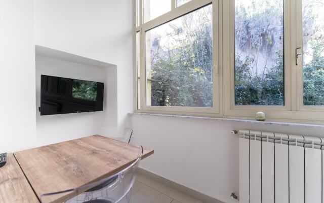 Piazza San Luigi 9 in Naples