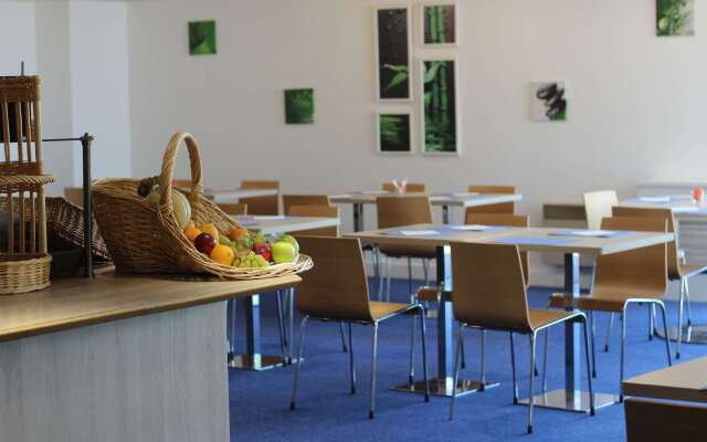 Hotel Kyriad Nemours