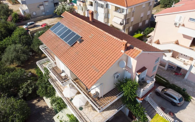 Apartments & Rooms Nada