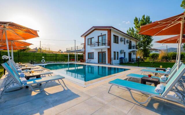 Ada Villa