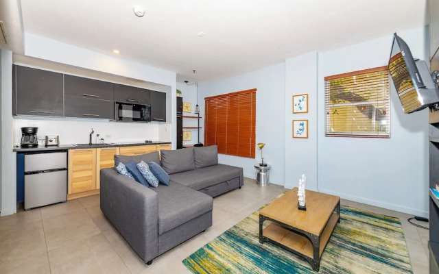 Apartments at 100 Collins