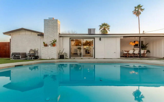 The Melrose ASU Pool Workspace Firepit