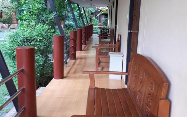 Baan Rimnam Resort