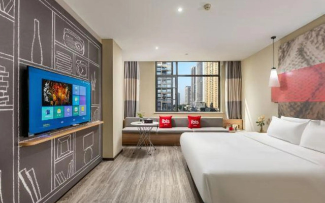 Ibis Hotel (Jinlong Subway Station, Shunde, Foshan)