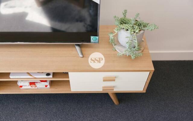 St Kilda Rd LVL4 2BDR2BATHR WIFI Albert Park