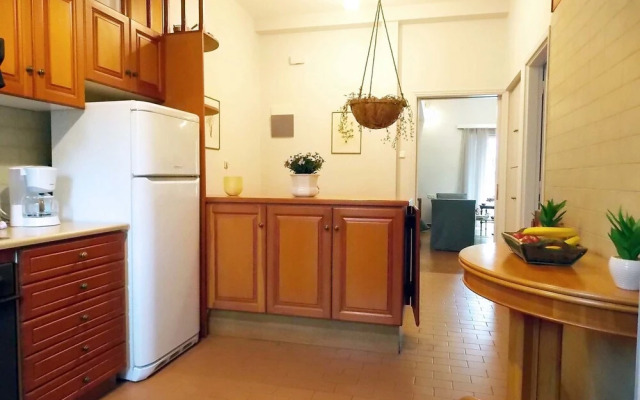 Glyfada Spacious Apartment Garden