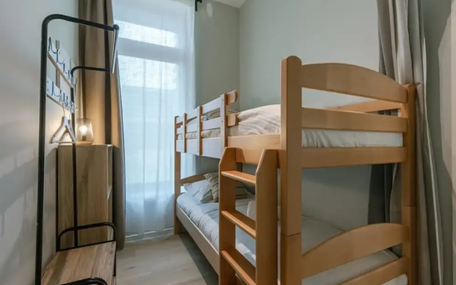 Bright Apartment Near the Beach