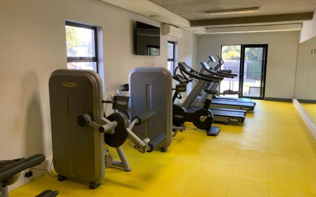 Trendy Melrose Apartment