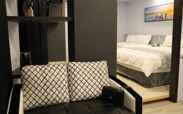 Qian Qian Riverside B&B