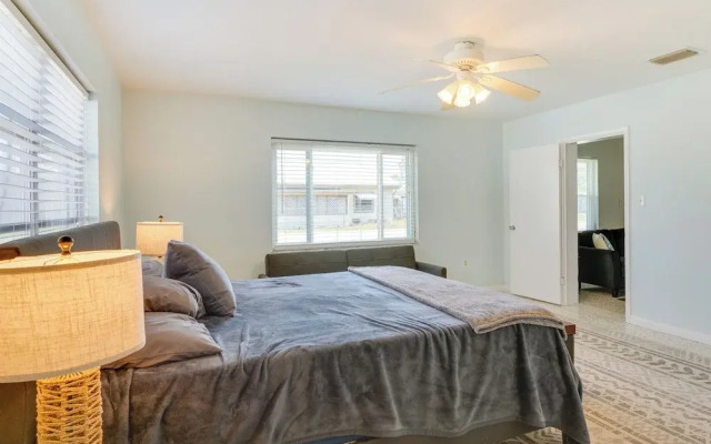 Waterfront Okeechobee Getaway w/ Backyard Dock!