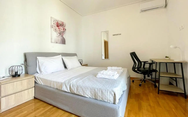 Aristotelous Sunny 118sqm apt in Viktoria