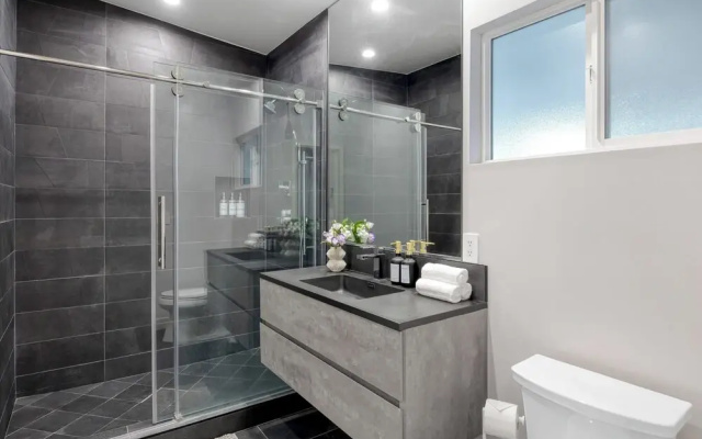 Fulton I by Avantstay Modern Haven in Downtown