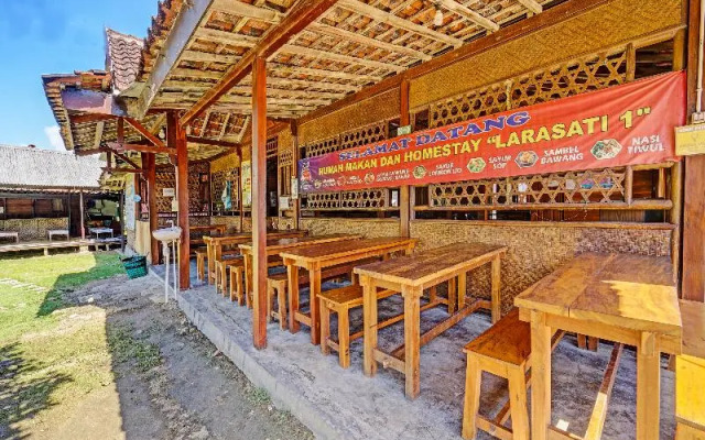 Oyo 91201 Larasati Homestay Pantai Klayar