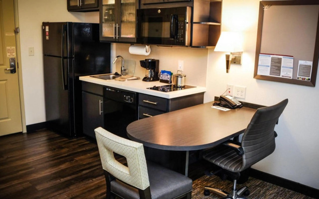 Candlewood Suites Pearl by IHG