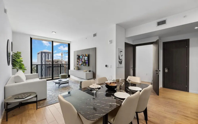 Amazing City View Condo at Miami