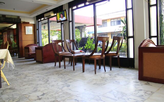 OYO 2487 Sampurna Jaya Hotel