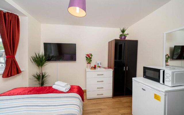 F4 Modern Double Room (Sandycroft Guest House)